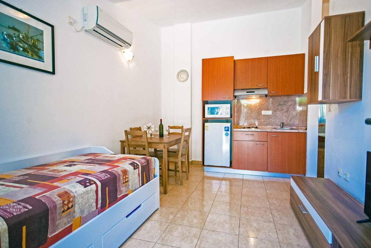 Apartman Kirac 포메르 외부 사진
